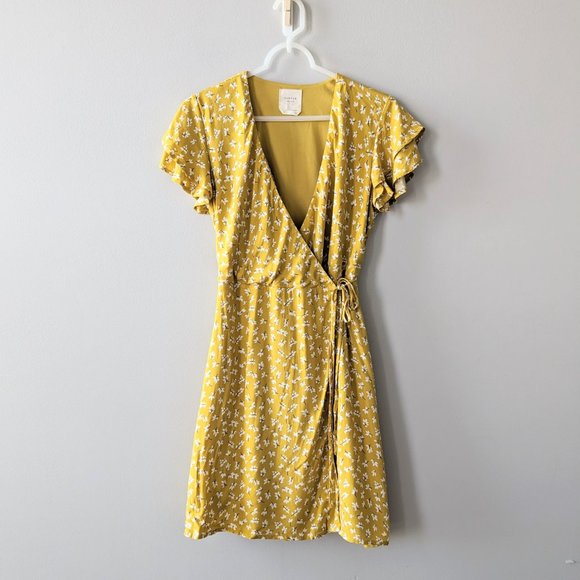 Harper Dresses & Skirts - Harper Heritage Flutter Sleeve Floral Wrap Dress